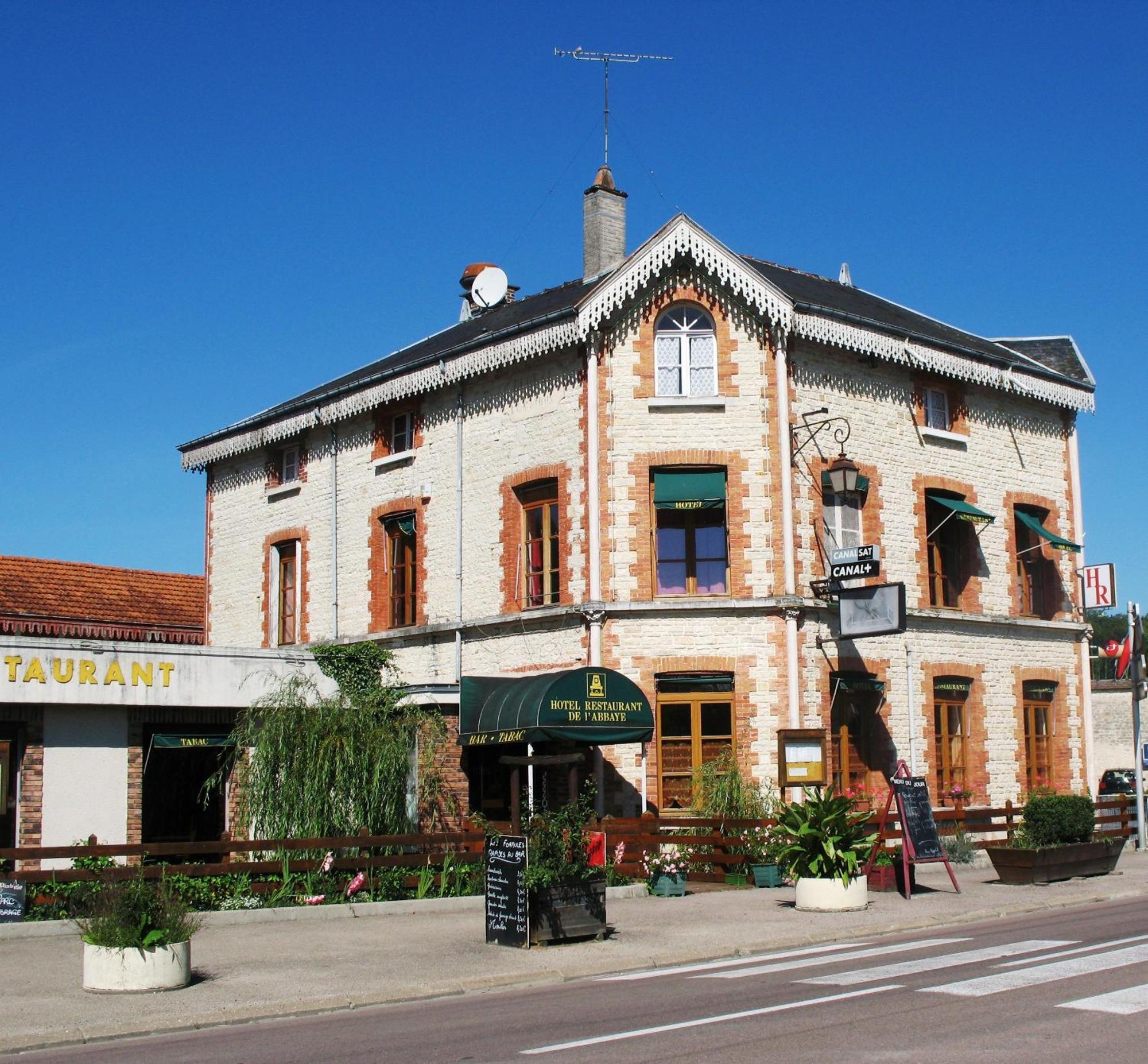 Hôtel Restaurant de l'Abbaye Clairvaux Exterior foto