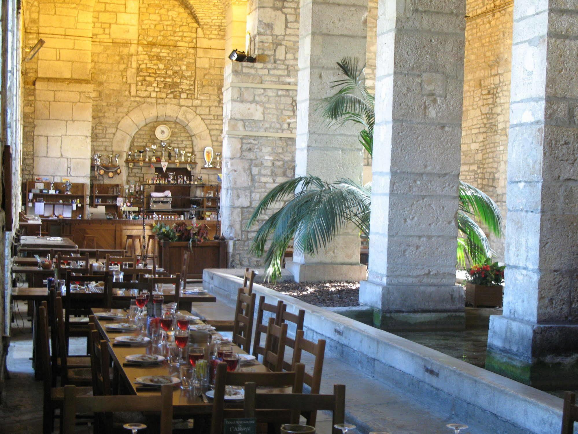 Hôtel Restaurant de l'Abbaye Clairvaux Exterior foto